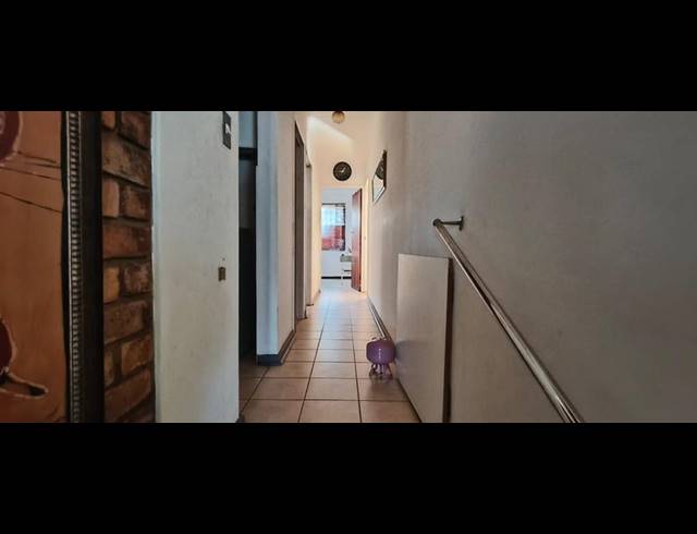 2 BEDROOM HOUSE FOR SALE IN MOUNTAIN VIEW